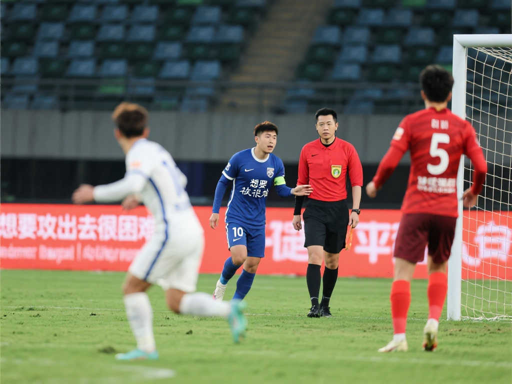 李源一：人数劣势下，进攻变得异常艰难